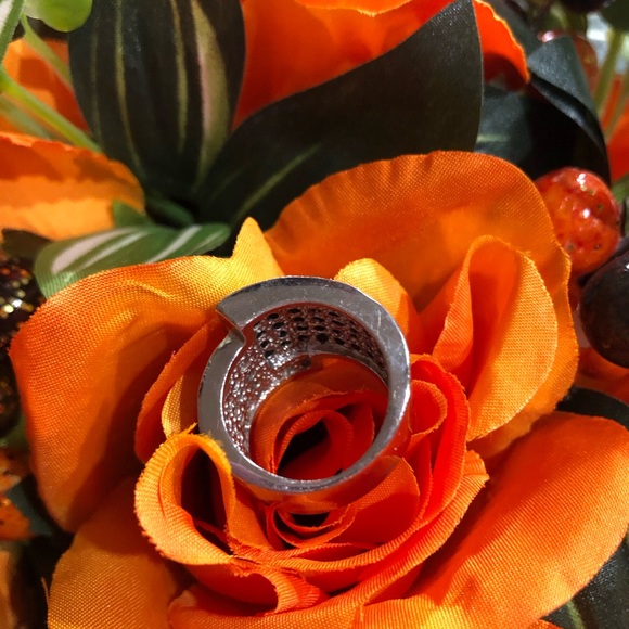 Premier Designs Ring - Picture 2 of 2